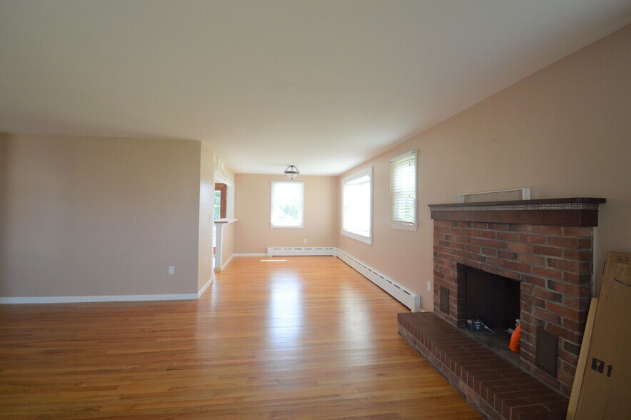 Recently painted - new pics coming - 8 Chartier Cir