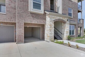 Building Photo - 3400 McMillen Dr