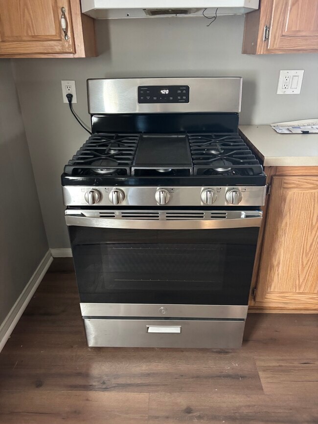 Building Photo - 1042 5th St