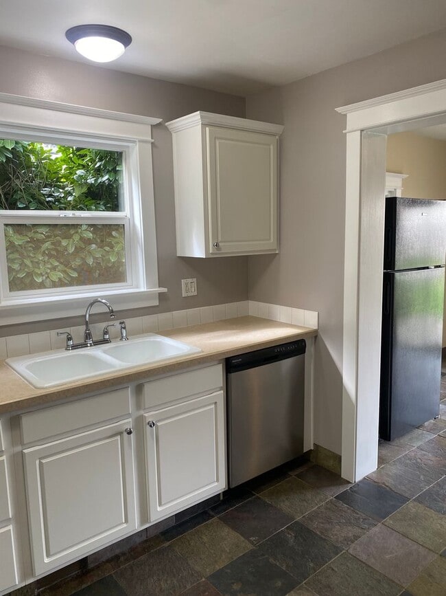 Building Photo - Charming 1926 Vintage 2 Bedroom 1 Bathroom...