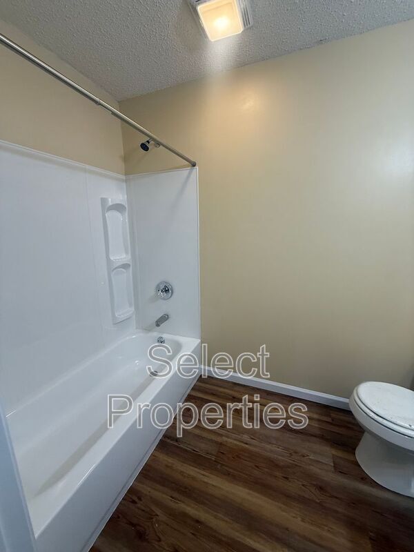 Building Photo - 1303 Dana Debbie St