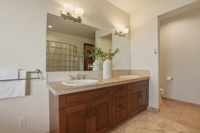 Building Photo - Beautiful 3-Bedroom Home Above Miller’s Landing with River and Mountain Vistas