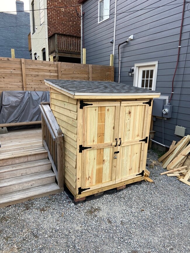 Building Photo - 2 N Plum St