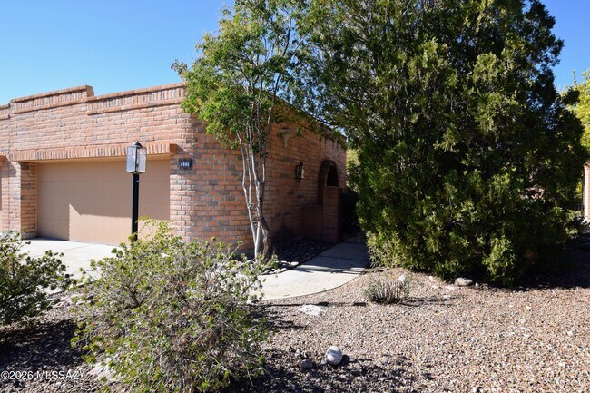 Building Photo - 4581 Cam Campero