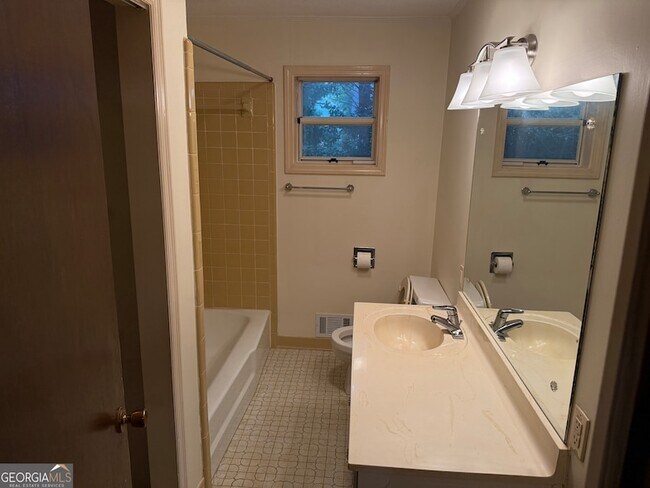 Building Photo - 5254 Deer Run Dr SW