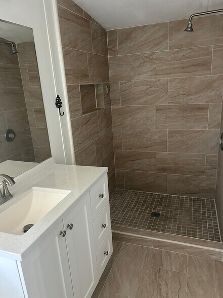 Building Photo - 4770 Naranja Way