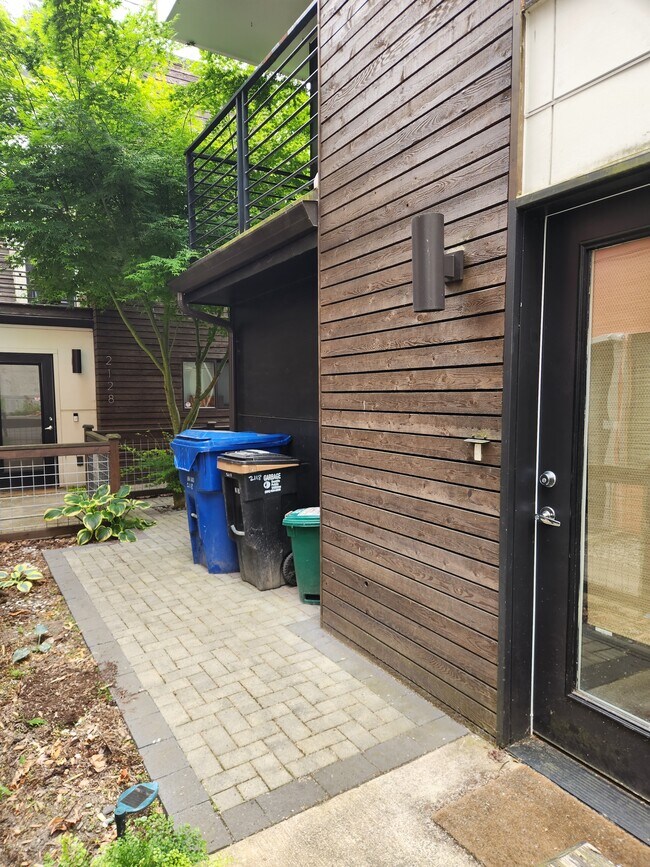 Front entry with garden - 2118 NE 89th St