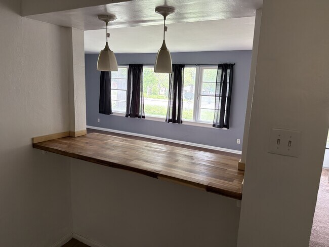 Building Photo - 10000 Knollcrest Ct