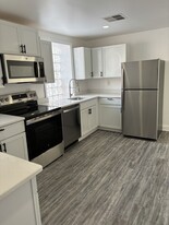 Kitchen - The Lofts at 2nd and LOMA