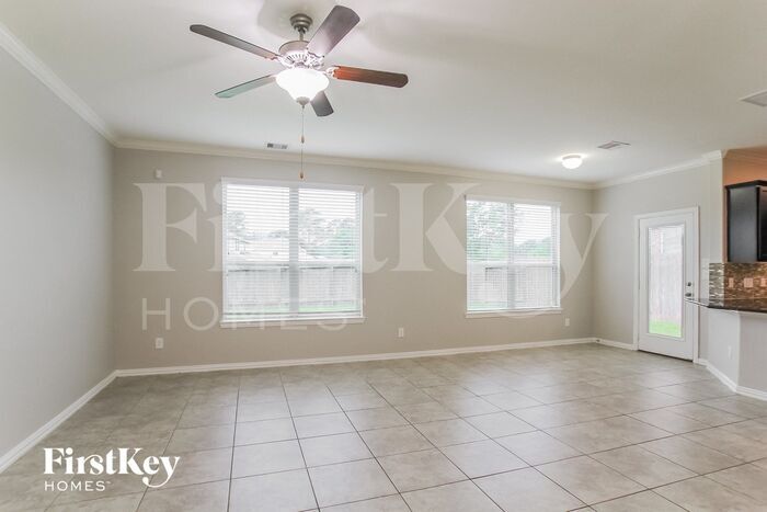 Building Photo - 605 Pine Creek Dr