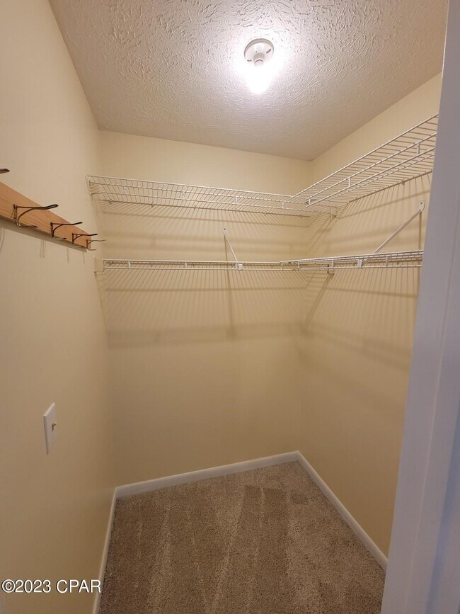 Building Photo - 6613 Pridgen St