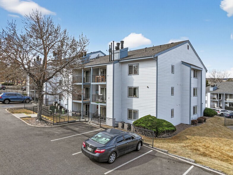 Building Photo - 13085 W Cedar Dr