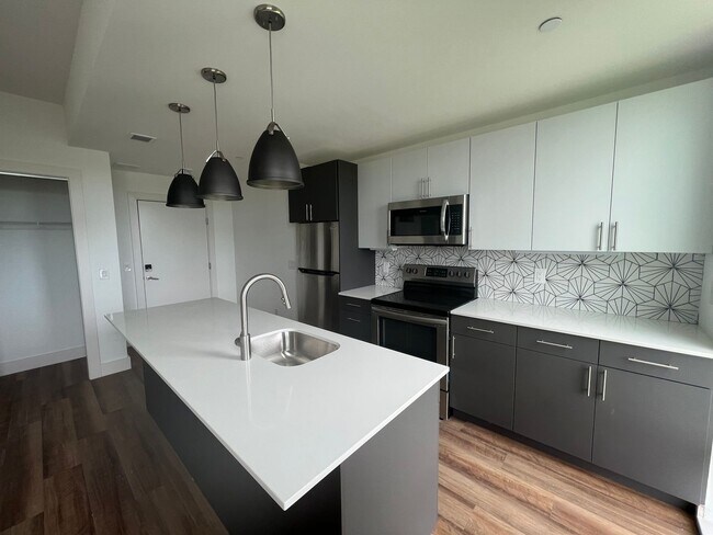 Building Photo - 3029 W Glenwood Ave