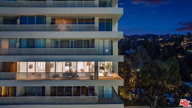 Building Photo - 9255 Doheny Rd