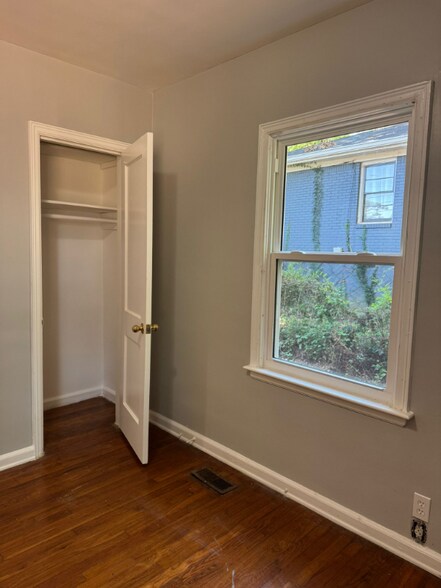 Building Photo - 1833 Ridgeland Dr