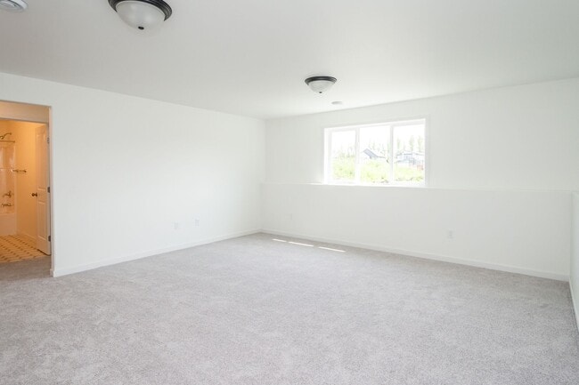 Building Photo - 4 Bed 3 Bath Single Family Home