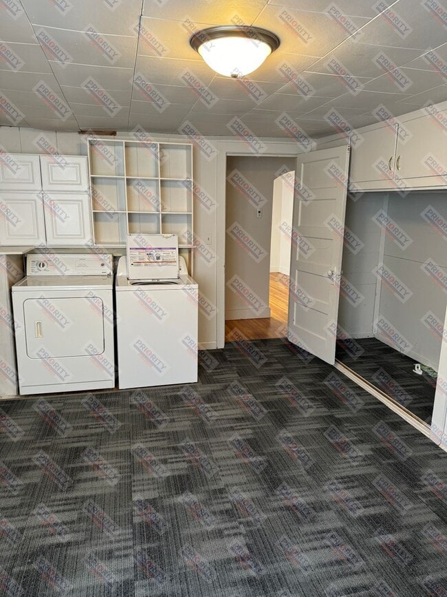 Building Photo - 2 bedroom, 1 bath, 792 sqft single-family house