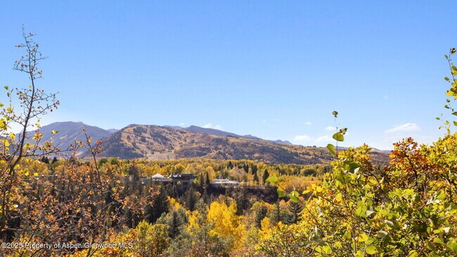 Building Photo - 715 Willoughby Way