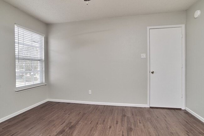 Building Photo - 3 BD/2.5 BA in Fishers!