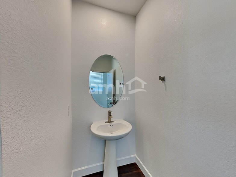 Building Photo - 8847 Tiger Tooth Ave