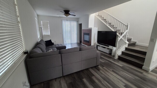 Building Photo - 1888 Leaning Oak Dr