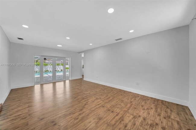 Building Photo - 15010 NE 7th Ave