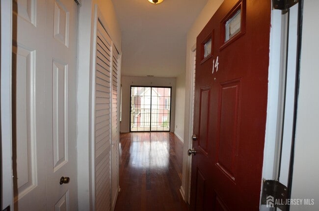 Building Photo - 14 Lear Ct