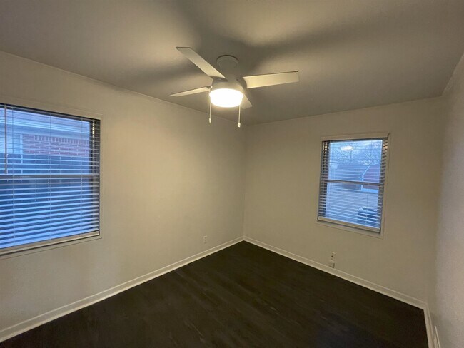 Building Photo - 4967 Kimball Ave