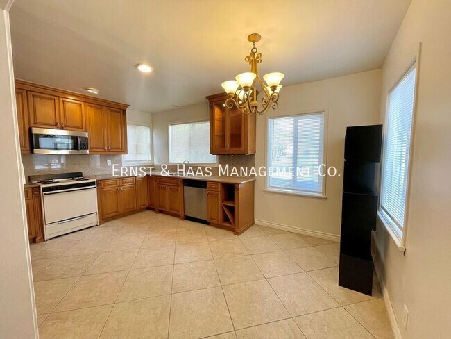 Building Photo - 2642 E Adams St