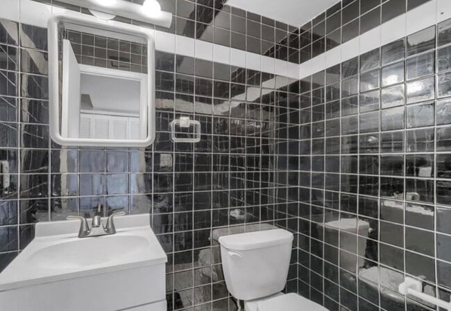 Building Photo - 3404 Whispering Hills Dr