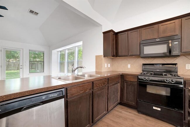 Building Photo - 15100 Parrish Ln