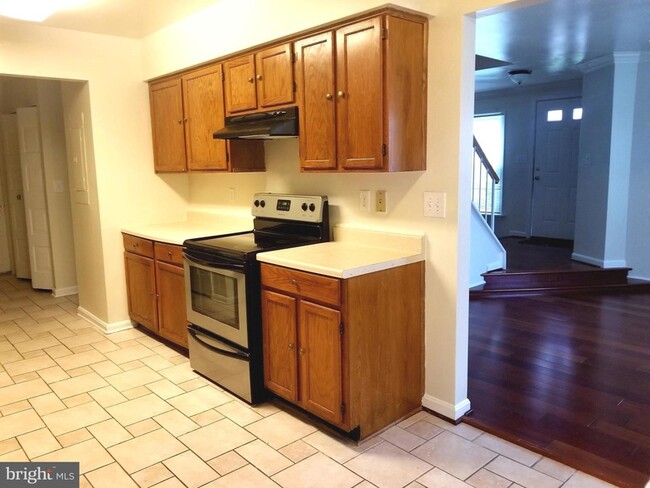 Building Photo - 9323 Player Dr