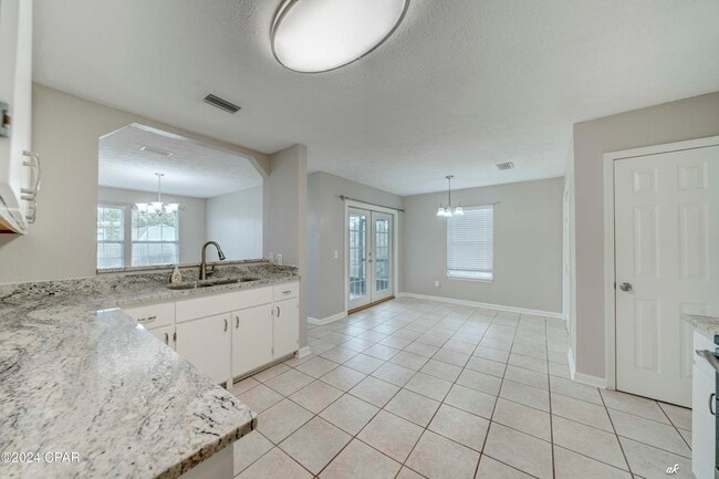 Building Photo - 305 S Star Ave