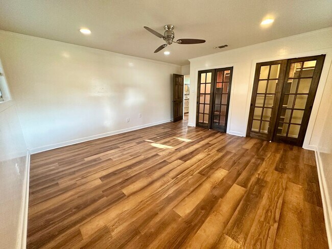 Building Photo - 5719 Fairview Dr