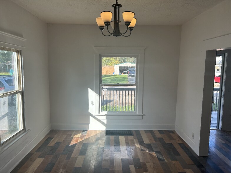 Building Photo - 833 Garfield Ave