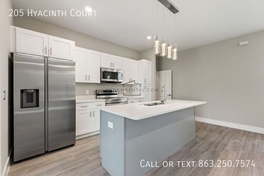 Building Photo - 205 Hyacinth Ct