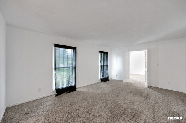 Building Photo - Spacious 4BR House in Fayetteville