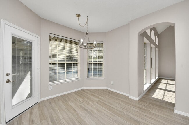 Building Photo - 1335 Crescent Pkwy Ct