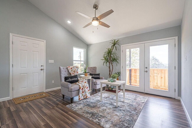 Building Photo - 474 Ridge Haven St