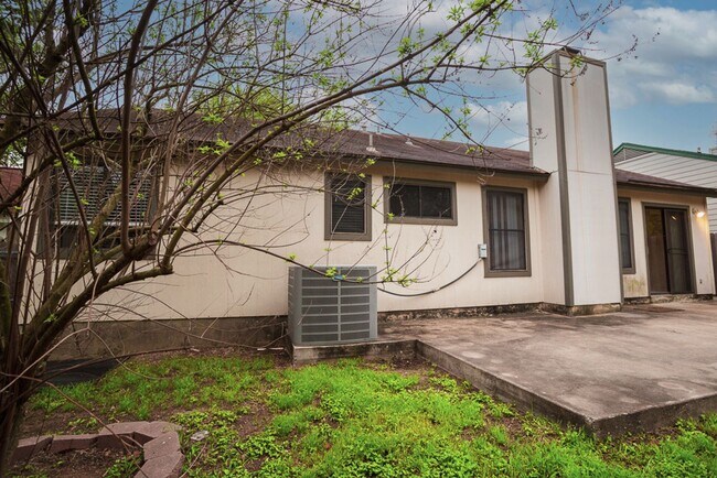 Building Photo - Spacious 3-Bedroom Single Family Home in S...