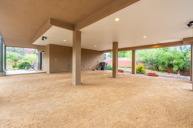 Building Photo - 30 Moondance Ln