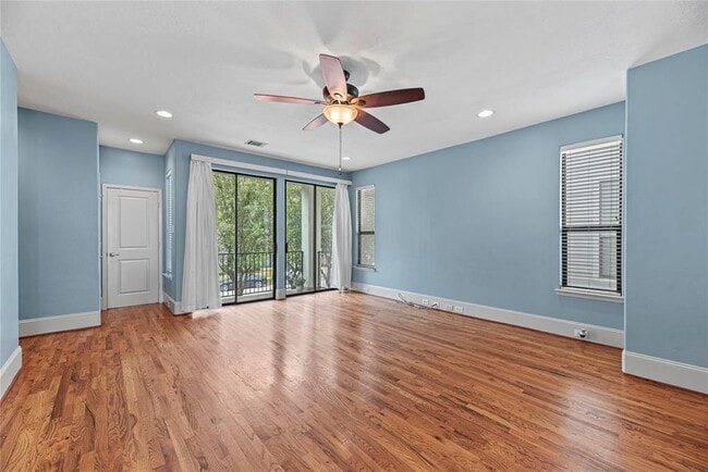 Building Photo - 711 St Charles St