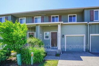 Building Photo - 2116 NE 115th Ct