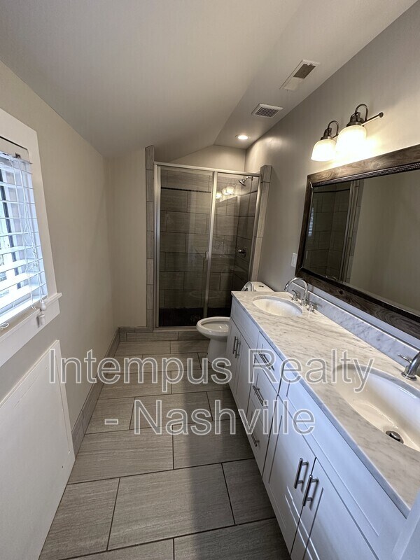 Building Photo - 548 Veritas St