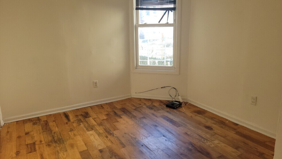 Bedroom 2 - 654 S 19th St