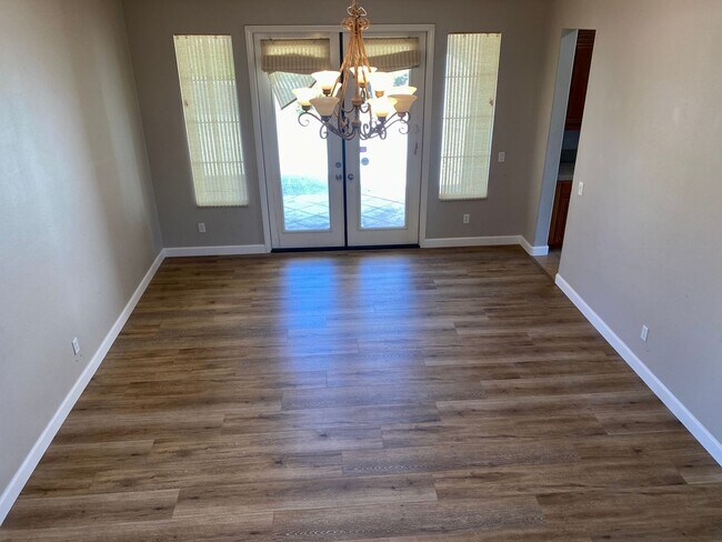 Building Photo - Executive 5 BR Home With Pool RV Parking H...