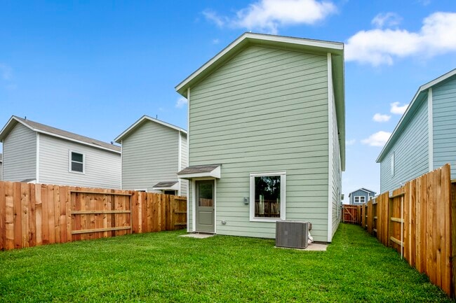 Building Photo - 21443 Carosella Dr