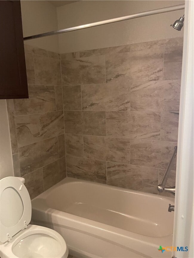 Building Photo - 547 Lost Trl