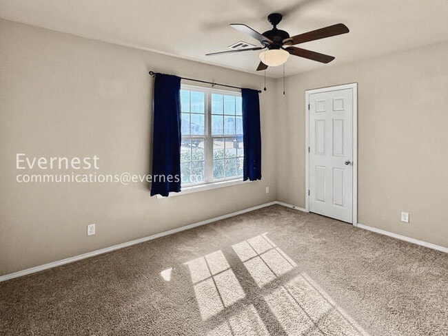 Building Photo - 3 Bed/2 Bath Home with Fenced Yard & Garage / Pet-Friendly / Available Soon!