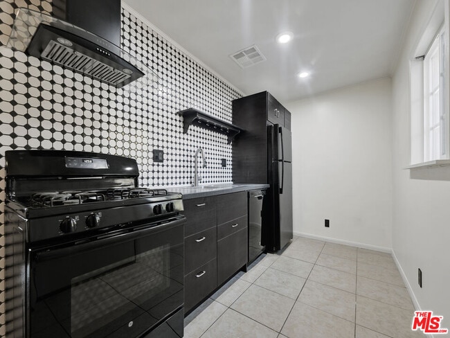 Building Photo - 6842 Ranchito Ave